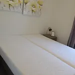 Schaelsbergerbosch- 2 Bath Fireplgarde *