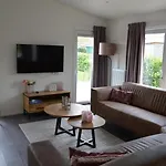 אתר נופש Schaelsbergerbosch- 2 Bath Fireplgarde *